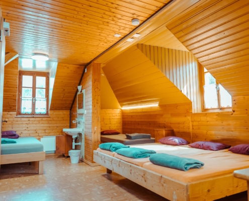 Matratzenlager Dachgeschoss im Gruppenhaus Morgenrot in Zermatt