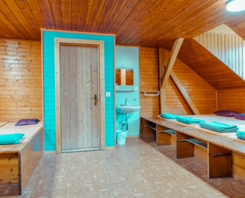 Matratzenlager Dachgeschoss im Gruppenhaus Morgenrot in Zermatt